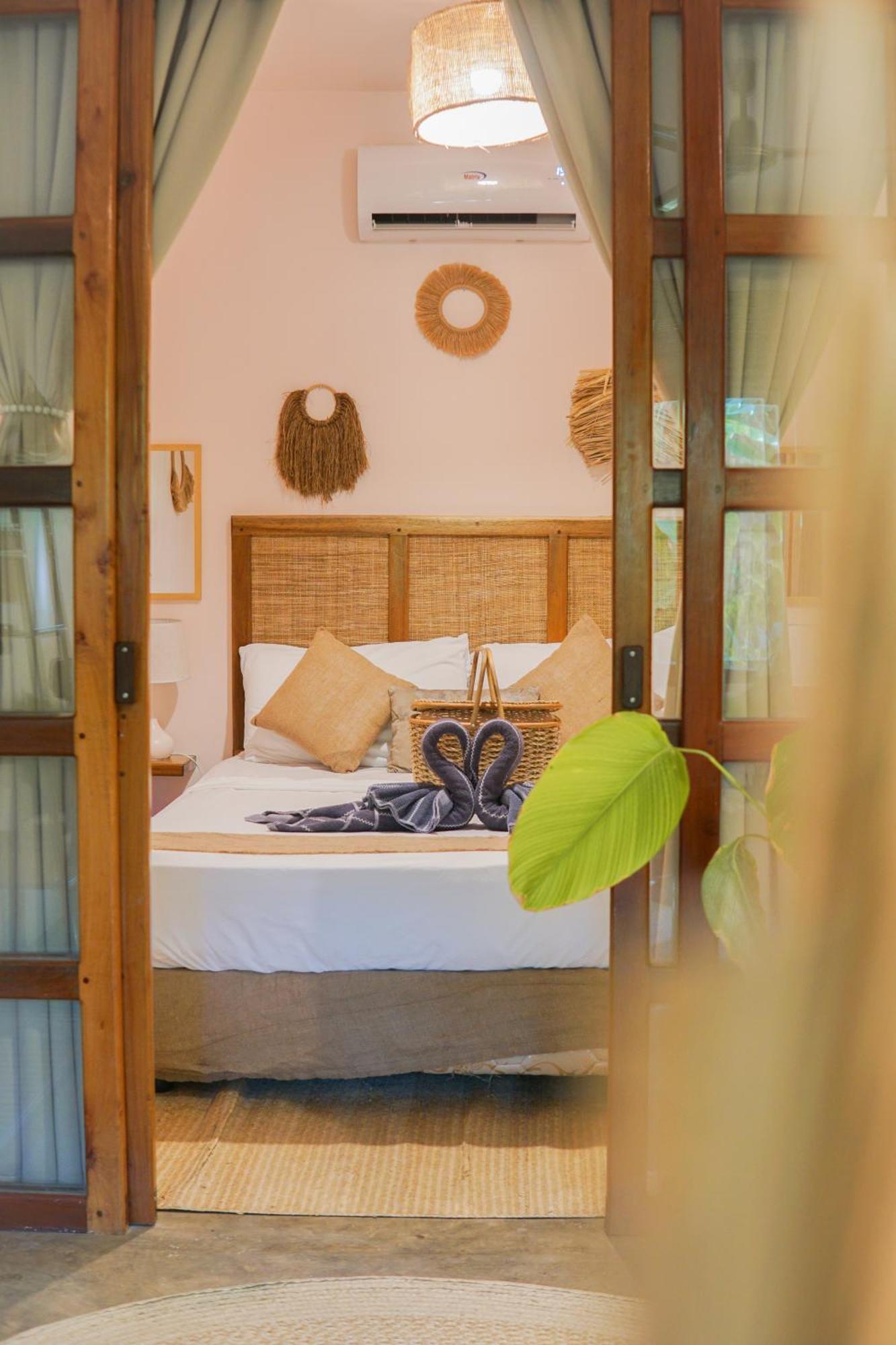 Greenhouse Siargao Roadside Boutique Apartments General Luna  Bagian luar foto